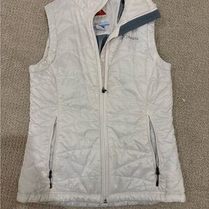 Columbia Women's Light Gray Quilted Vest